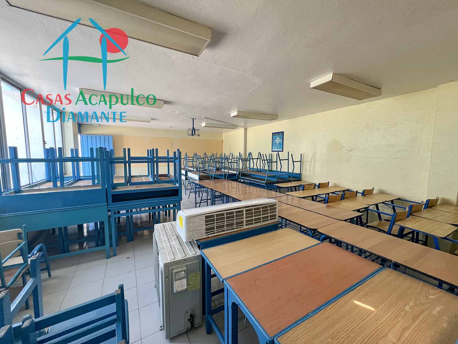 Centro Escolar La Paz sección secundaria - Salón cuatro 3